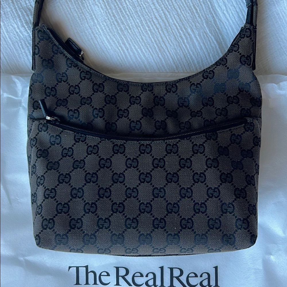 Authentic vintage Gucci in brown canvas with GG logo.